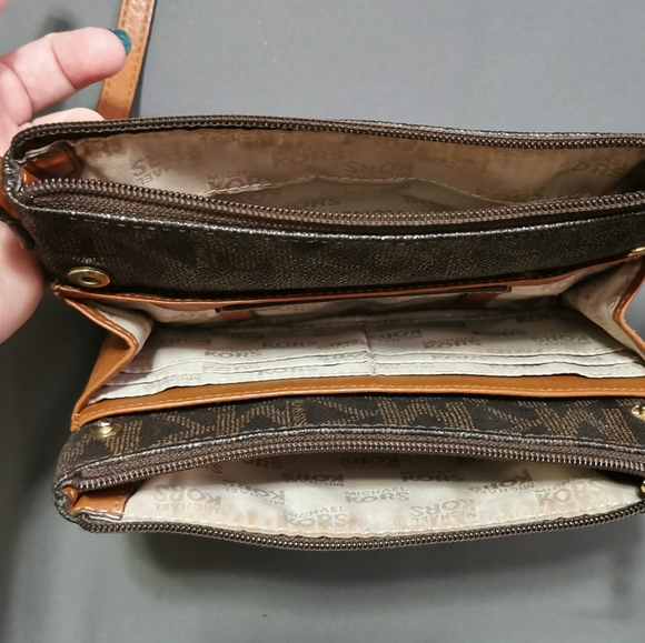 Michael Kors Crossbody - Picture 4 of 5